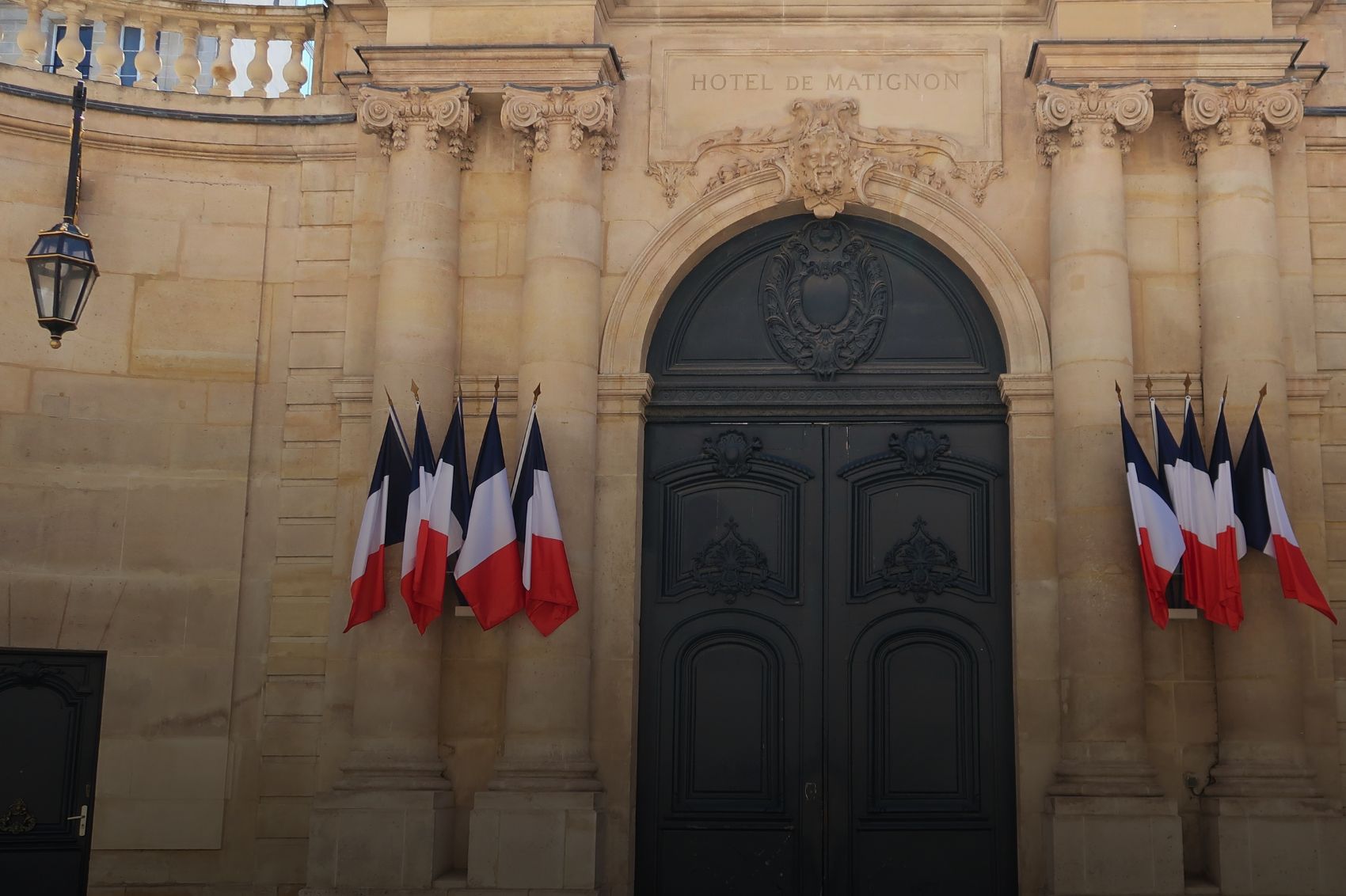 Porte d'entrée de l'hôtel de Matignon